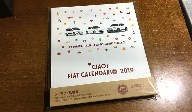 FIATの卓上カレンダーとチョコレート