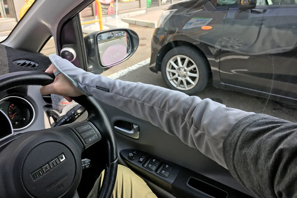 安い軽自動車ではフロントドアのガラスはUVカット紫外線カットに対応していない。