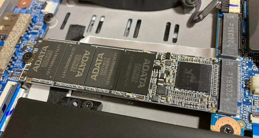 標準m.2 SSDはADATA製SX6000PNP 1TB