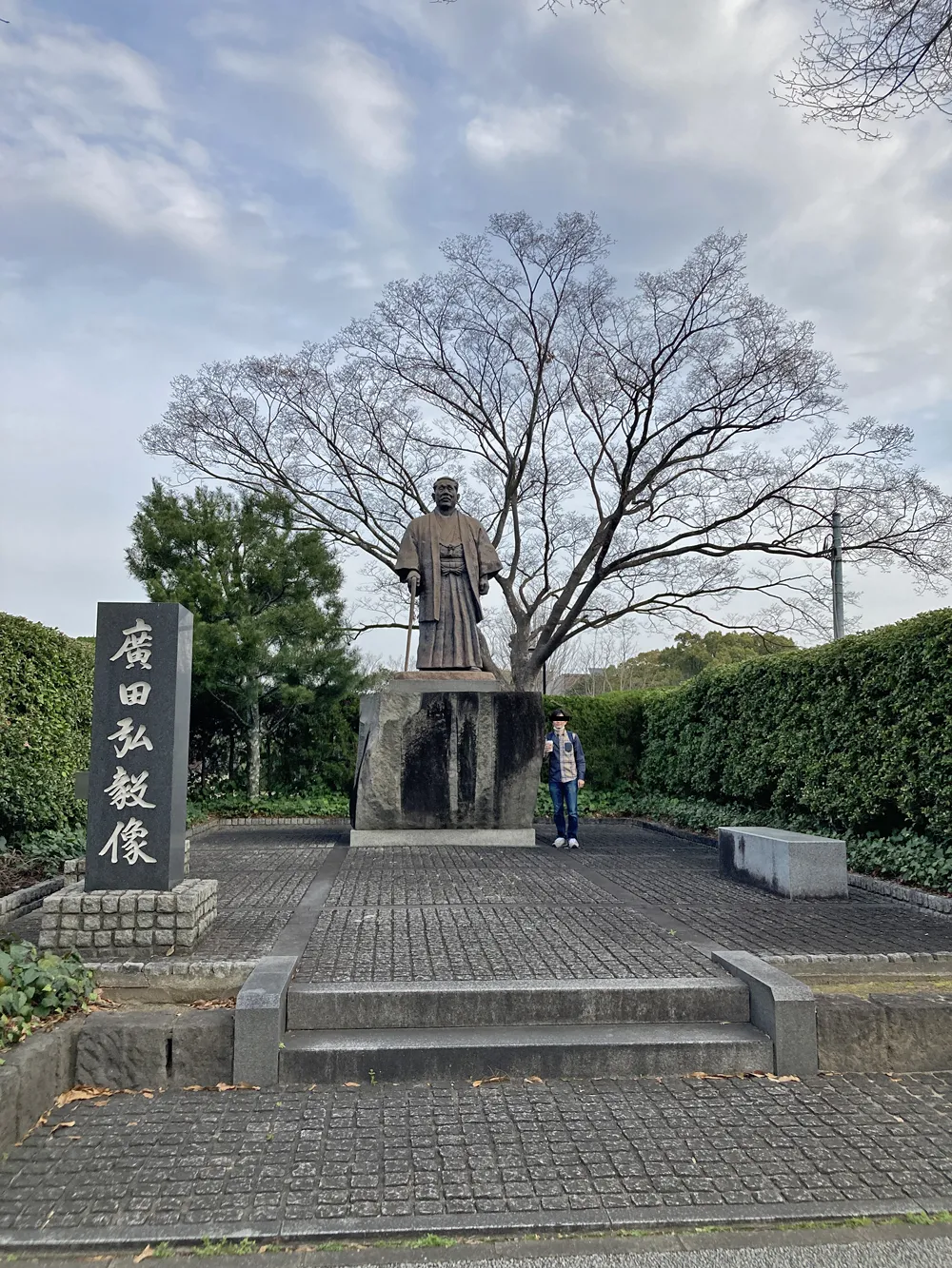なんしようと？のロケ地。大吉先生が東京に染まったため大濠公園の廣田弘毅像で懺悔。