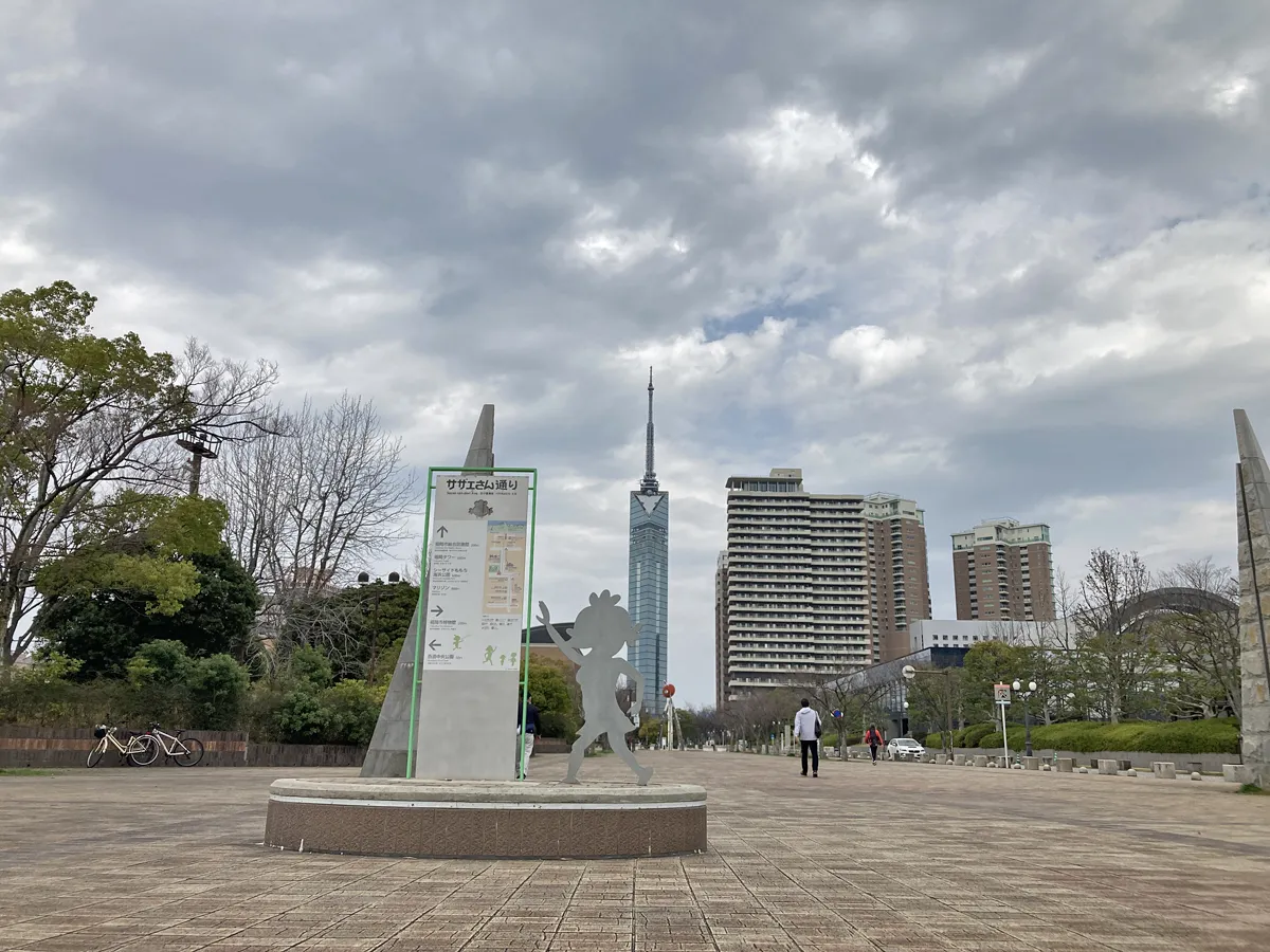 福岡タワーへの道も一応サザエさん通りとなっています。