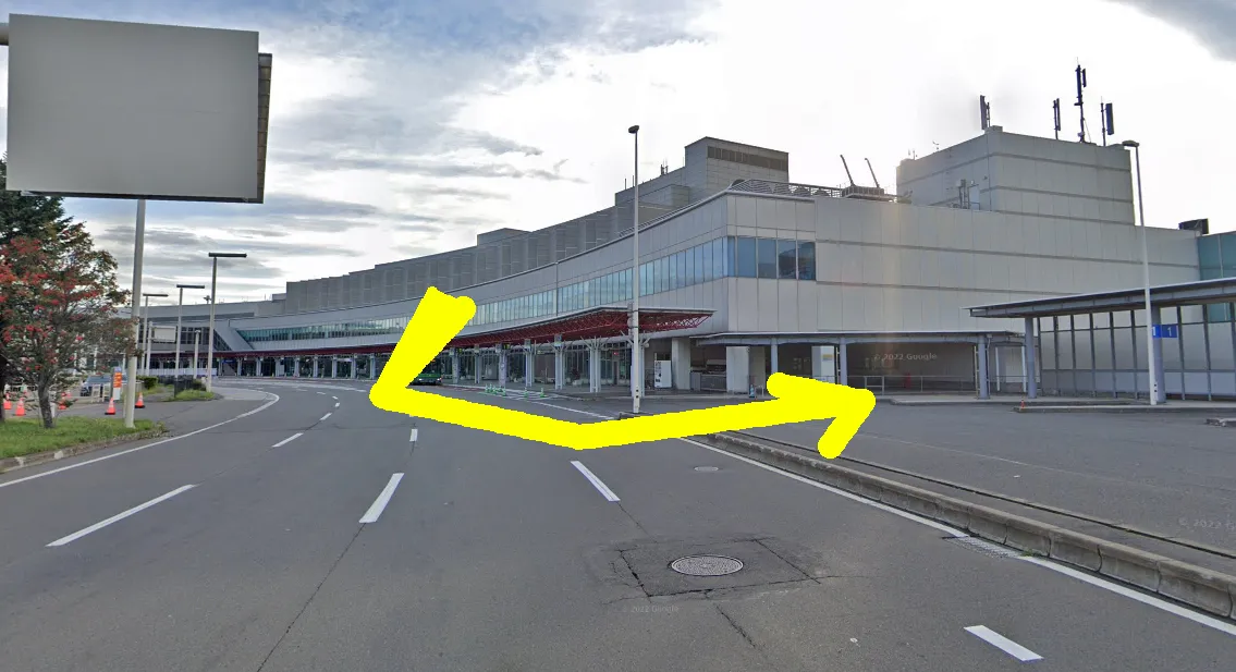 新千歳空港。左端の最終地点がC駐車場のバス乗り場です。