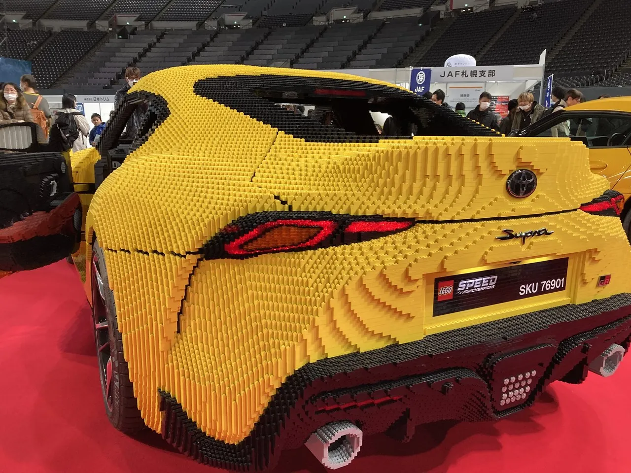 レゴで細部まで造形されたトヨタ・スープラ