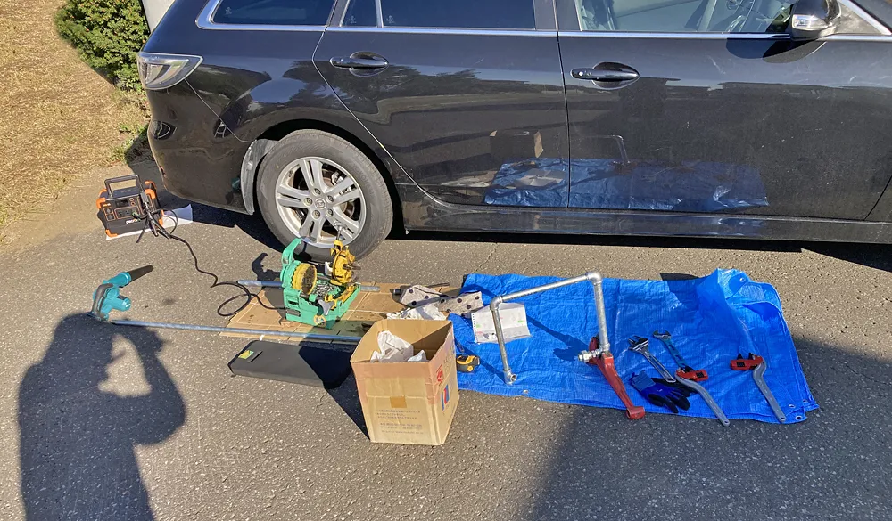 さっそく野外でパイプマシンをポータブル電源で動かしてみる。