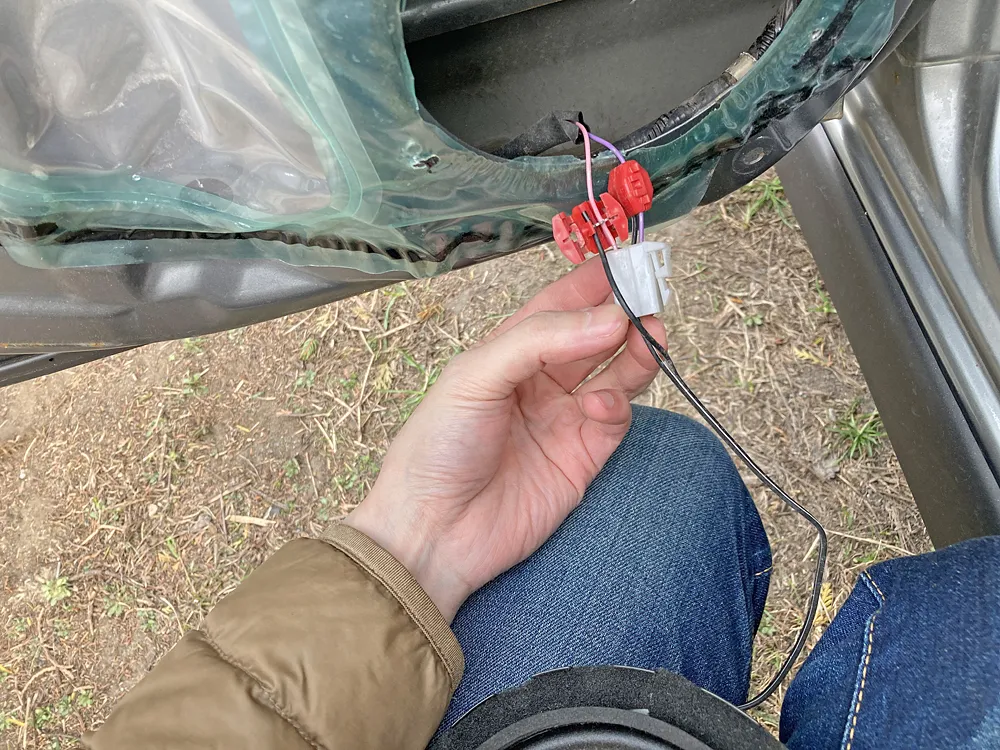 初代ソニカのリアスピーカーはコネクタではなくエレクトロタップ接続