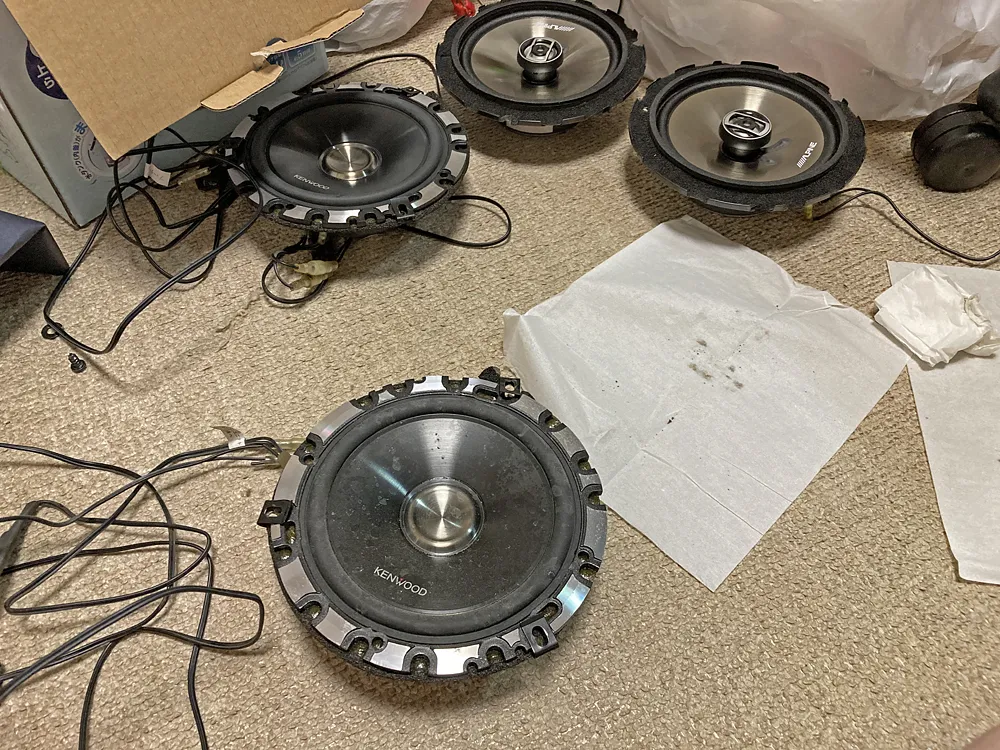 取り出したドアスピーカー。