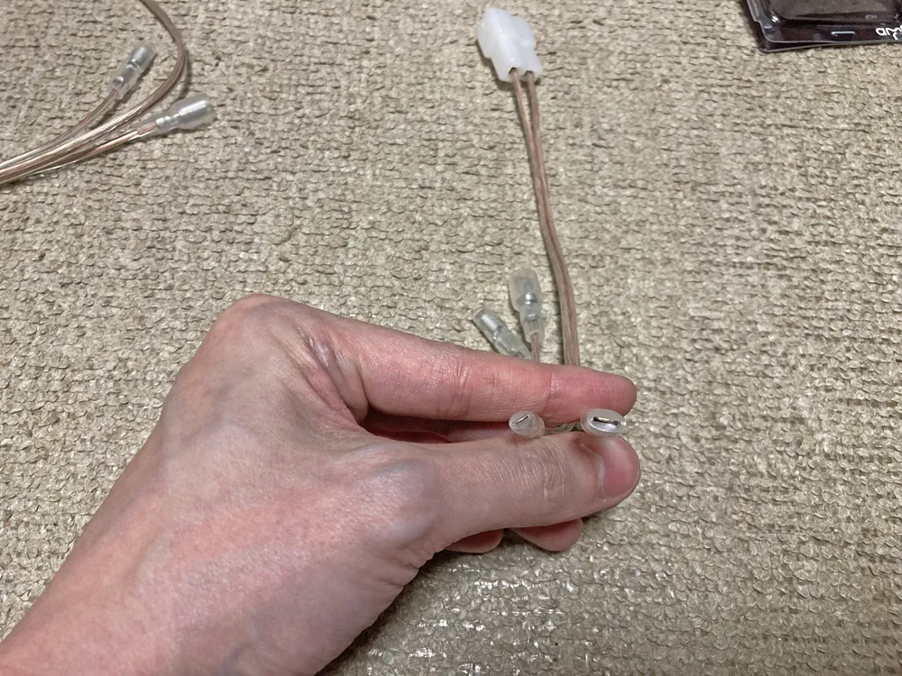 スピーカー端子には２種類のサイズがある。