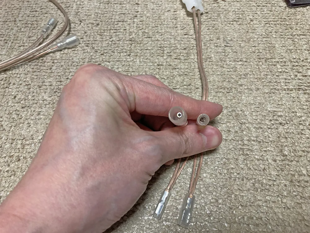 ツィーター部と接続するギボシ端子のオス・メス