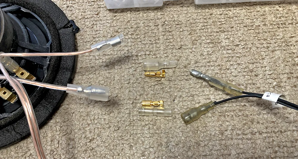 ツイーター側のギボシが腐食。