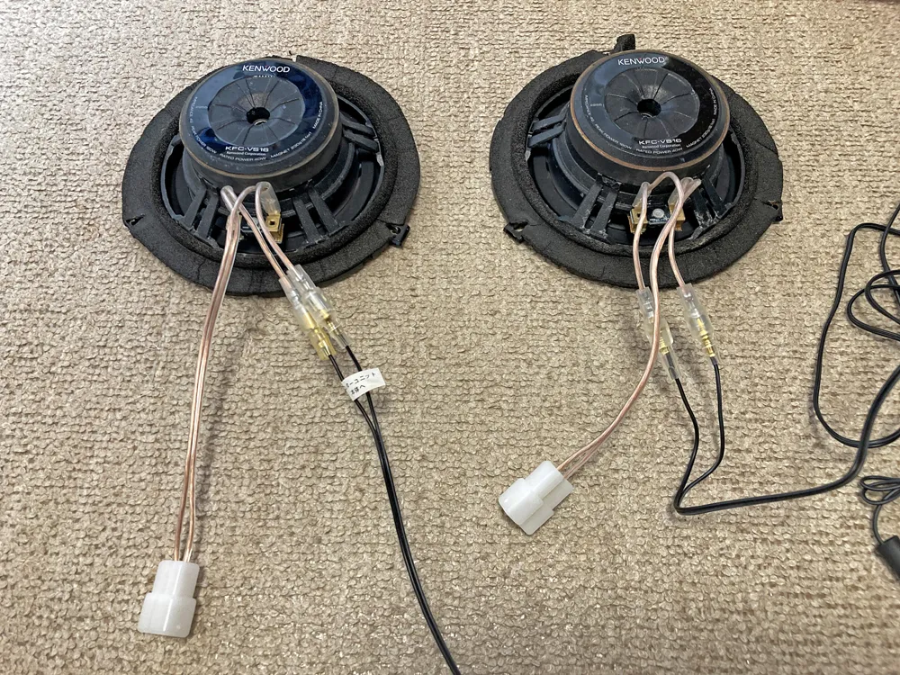 セパレートスピーカー側のコード交換完了。