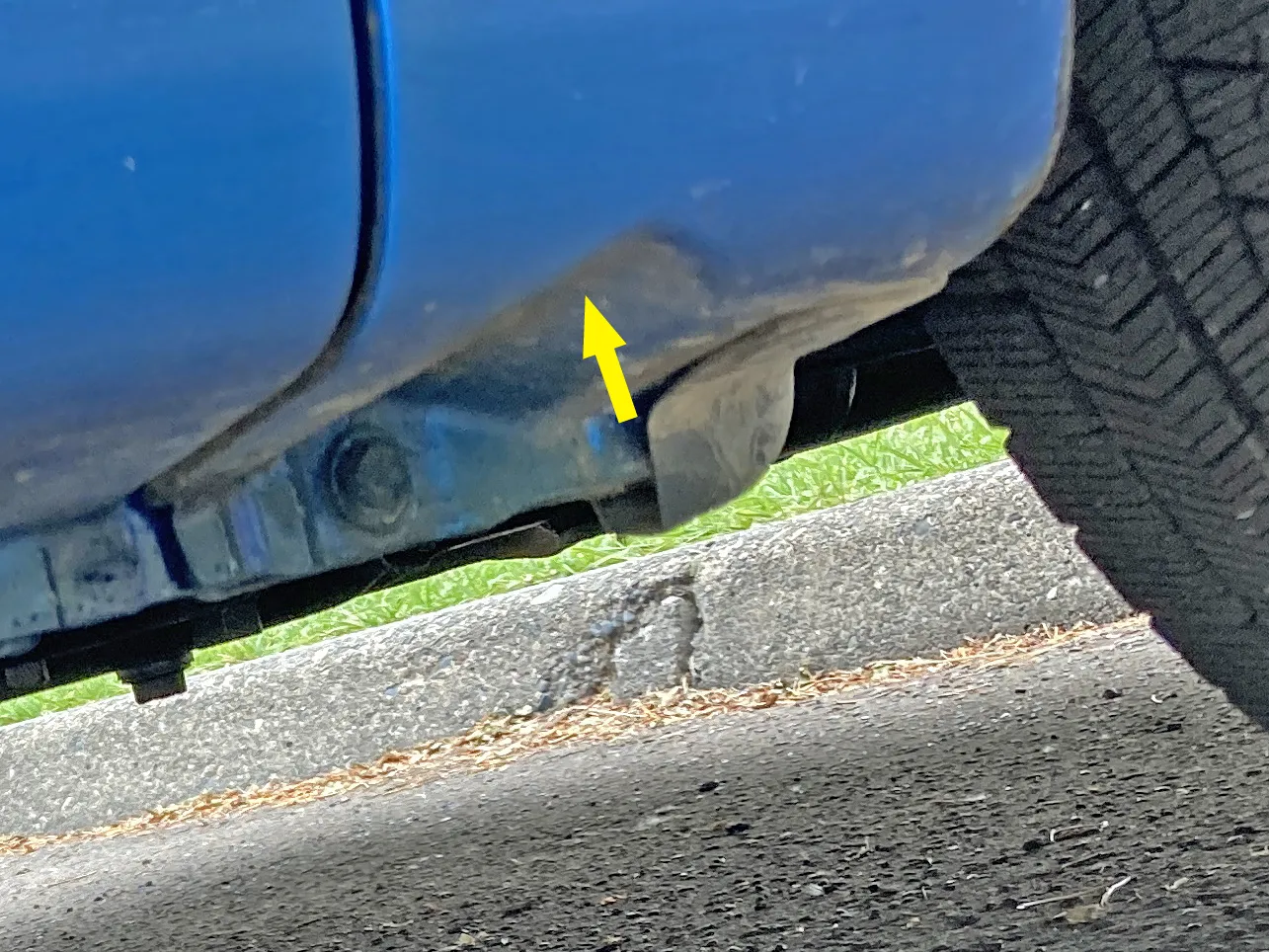 サイドシルのサビ。サビキラーを塗布したい。