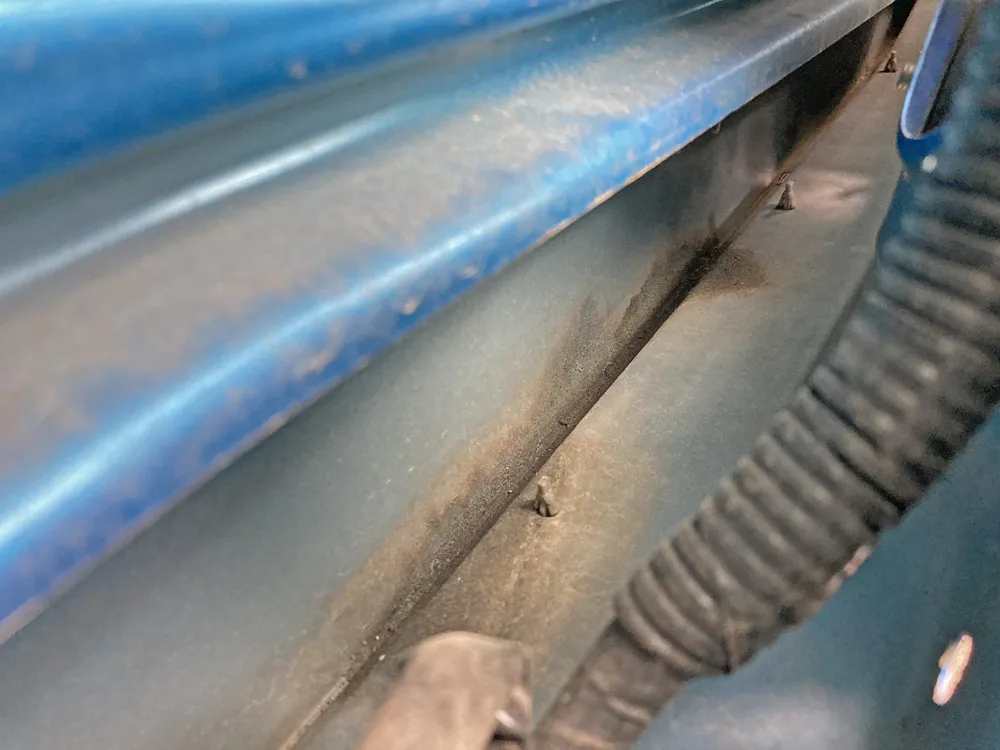 ドアの内側にはサビがあります。ノックスドール750で保護したい。