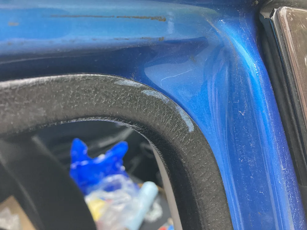 ドアにキズが付いている。