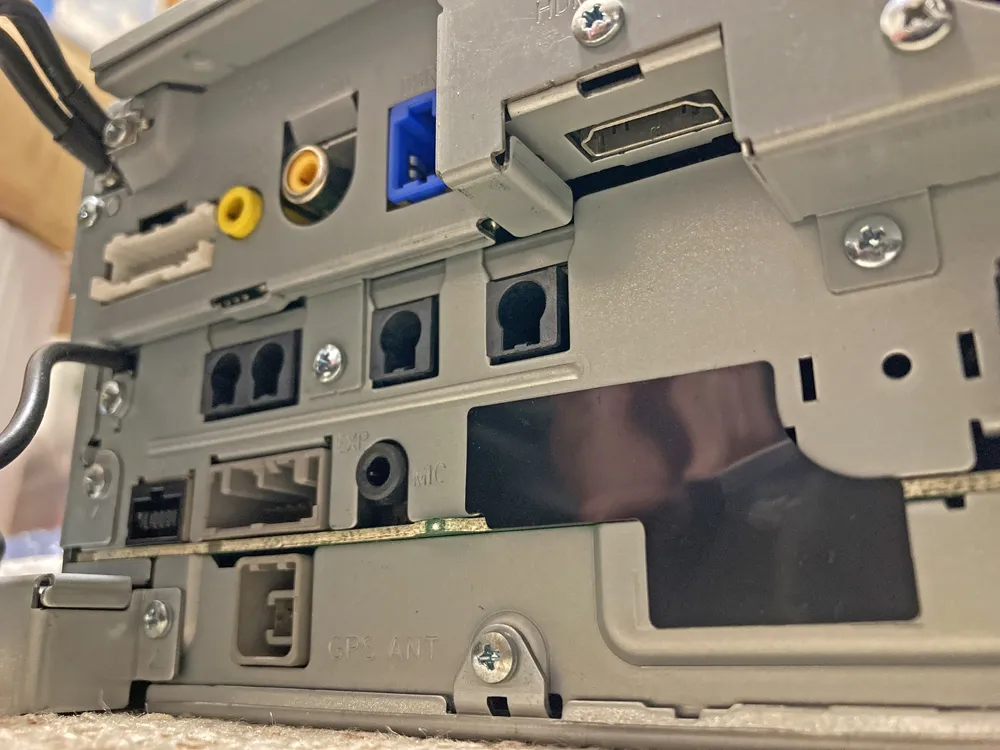 MDV-Z702Wの背面コネクタ２