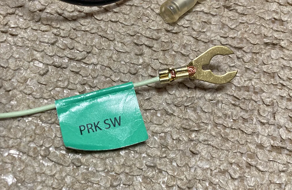 Ｙ型端子を取り付ける。