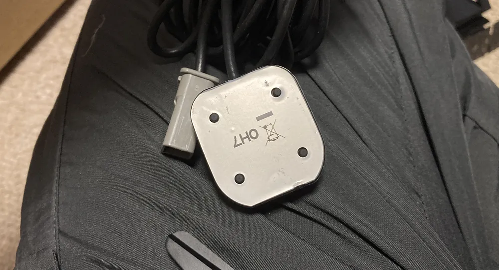 GPSアンテナの裏側