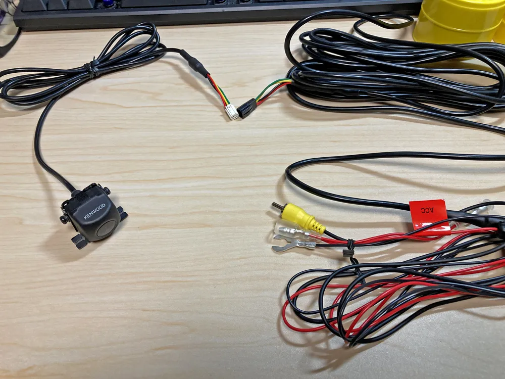 カメラとケーブルは分離式です。