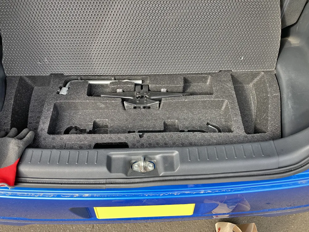 バックカメラの車外配線の別のやり方。