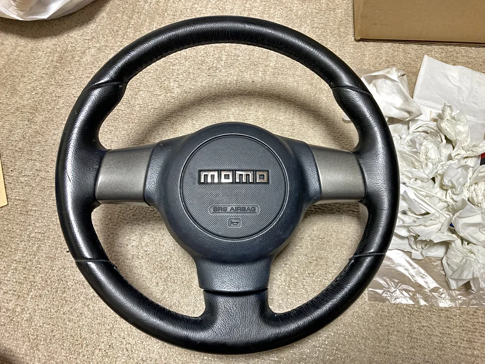 ムーヴ純正モモステアリングを購入。