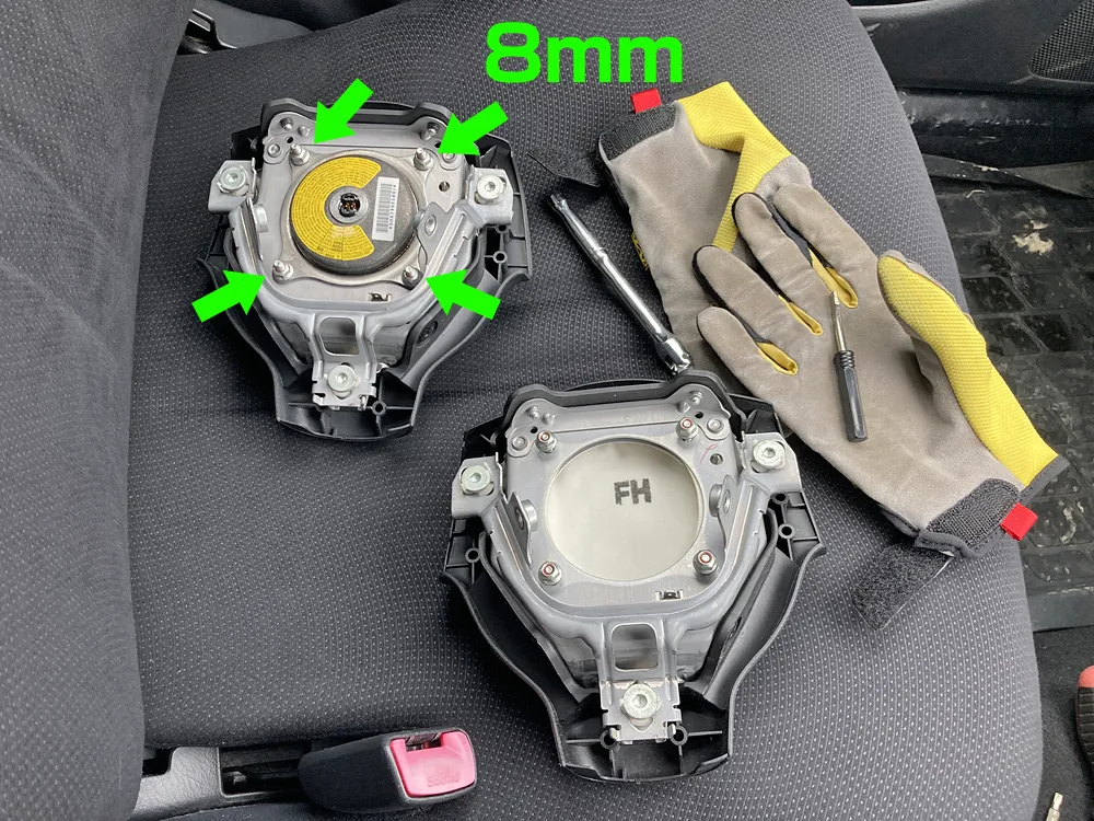 元のインフレーターを、交換するハンドルへ移植します。