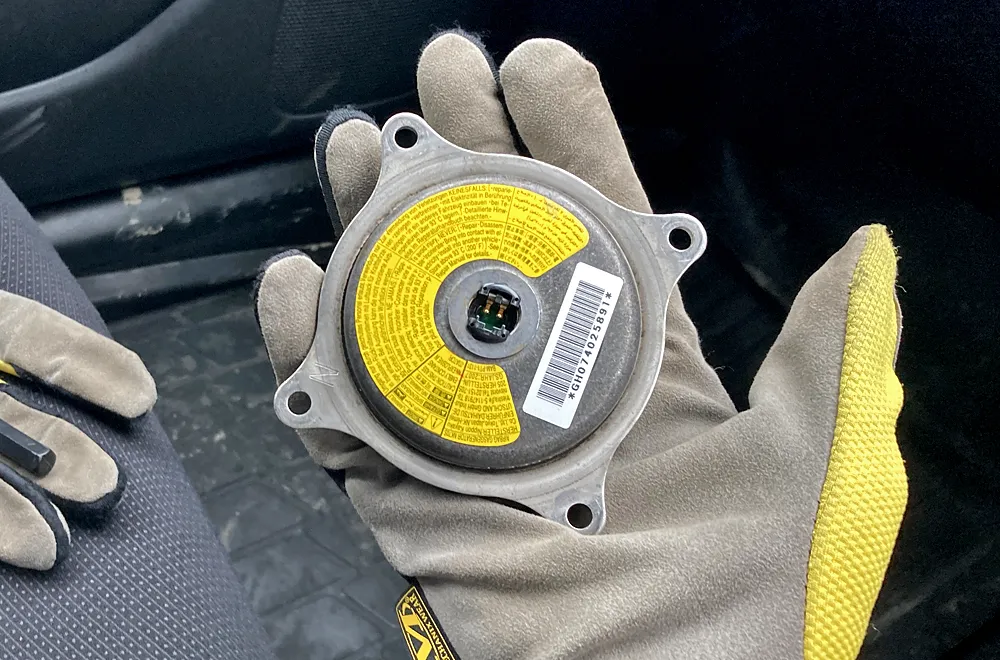 取り外したインフレーター