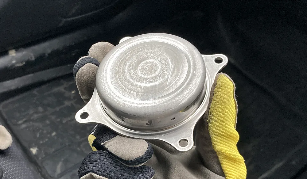 インフレーター裏側。