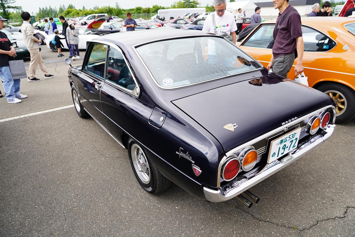 マツダ・2代目ファミリアプレスト、ロータリークーペのリアビュー