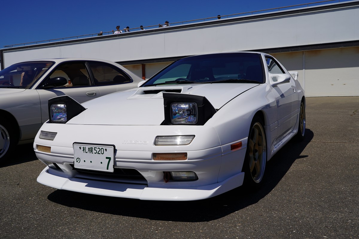 ホワイトカラーのFC型RX-7