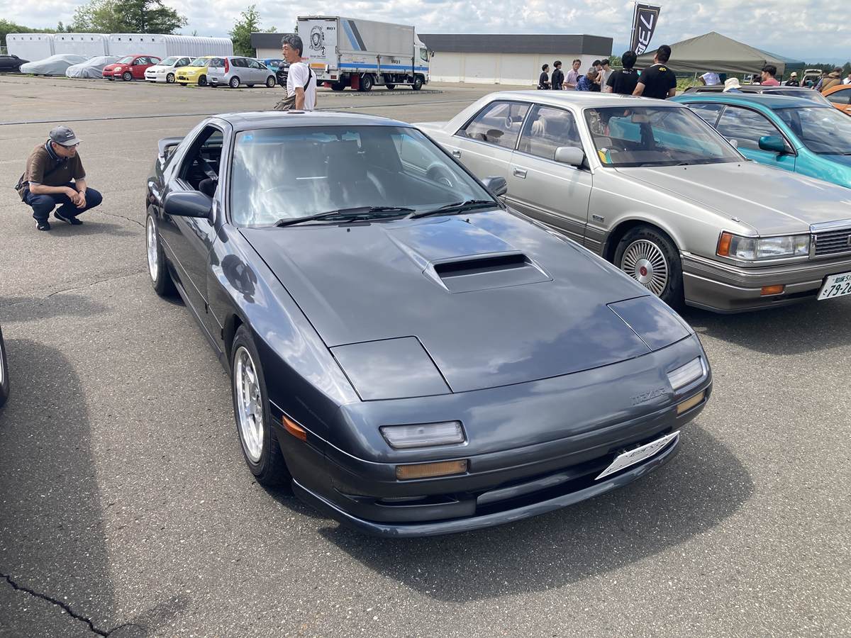ブラック。FC型RX-7