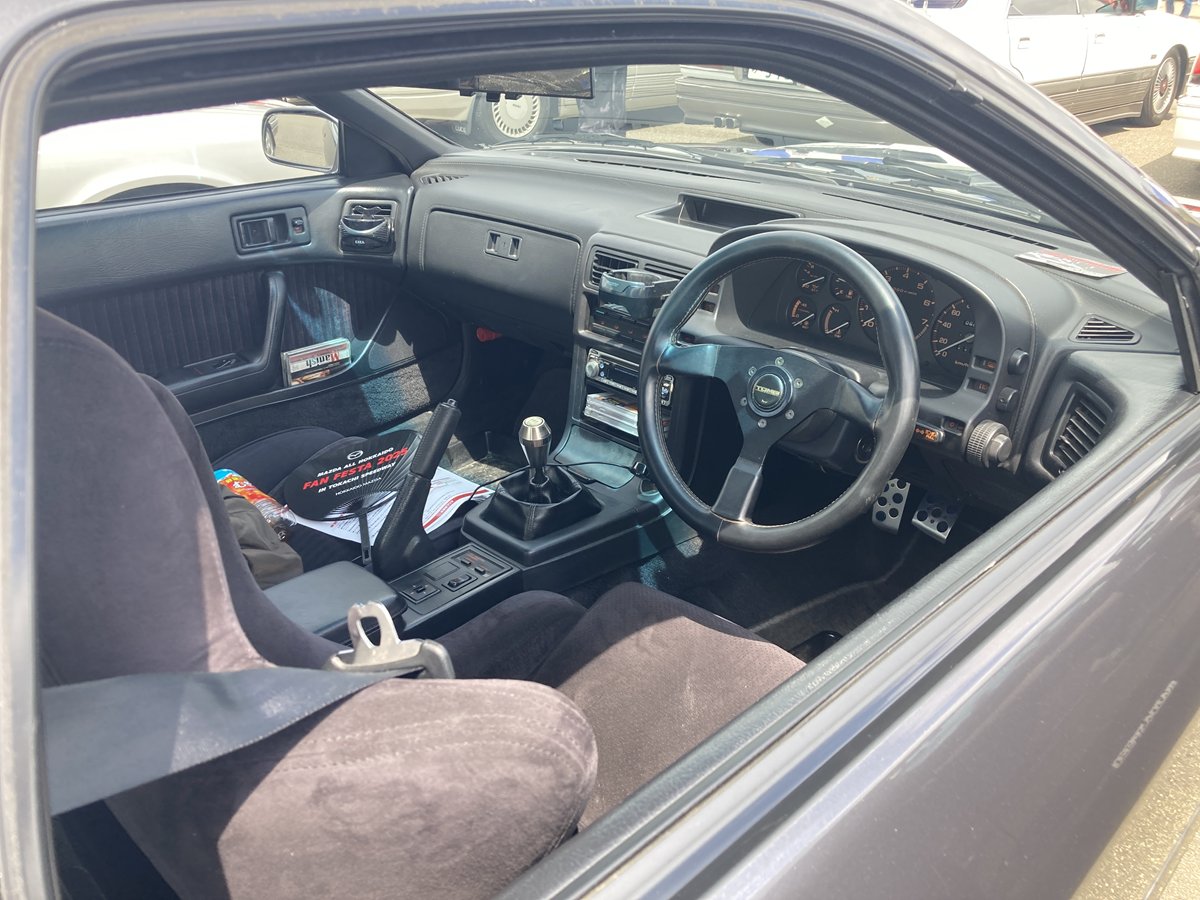 FC型RX-7の運転席とダッシュボード回り