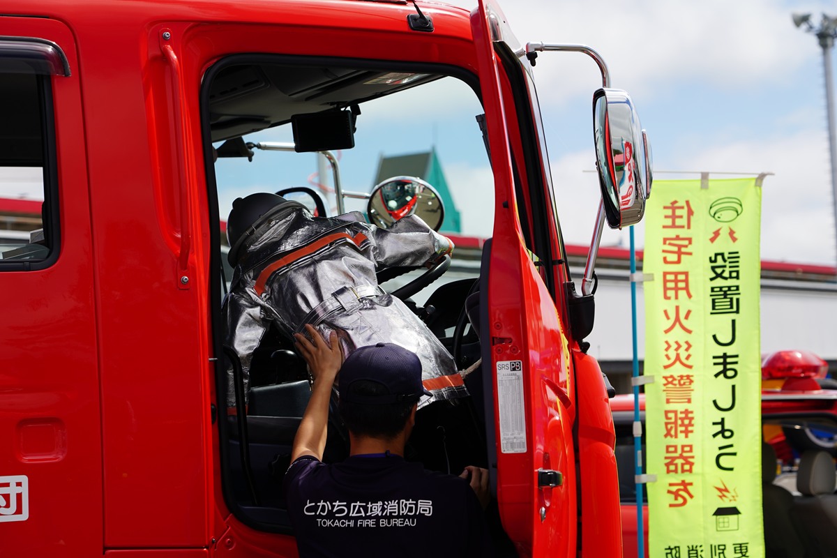消防車の運転席に座れます。
