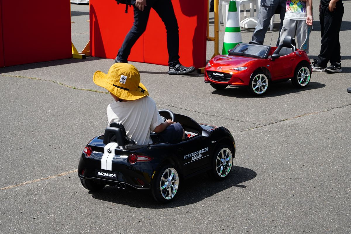 幼児用EVロードスターの運転