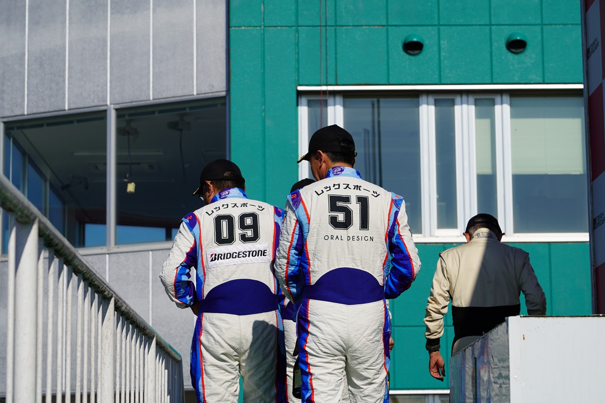 表彰式の終了。レッグスポーツロードスター