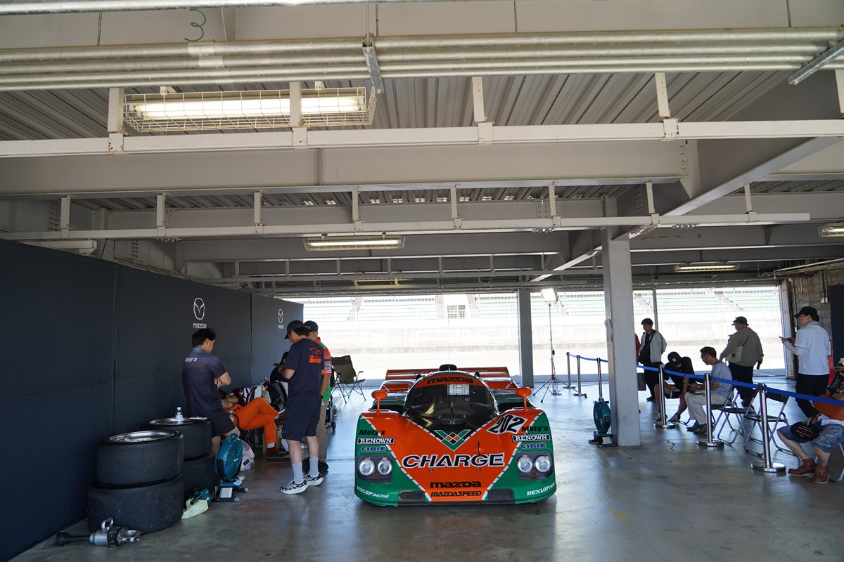 ピットに入った767B