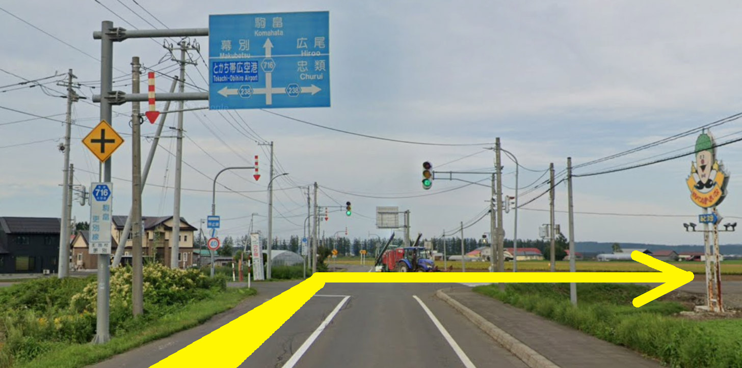 2枚目の青看板を右折